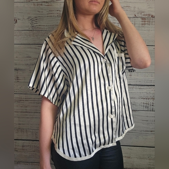 Vintage Victoria's Secret Black and White Stripe Top - medium - Picture 4 of 10